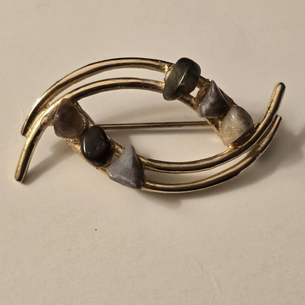 Vintage Brooch  Gold Tone Branch Shaped Leaves With Stones - Picture 5 of 8